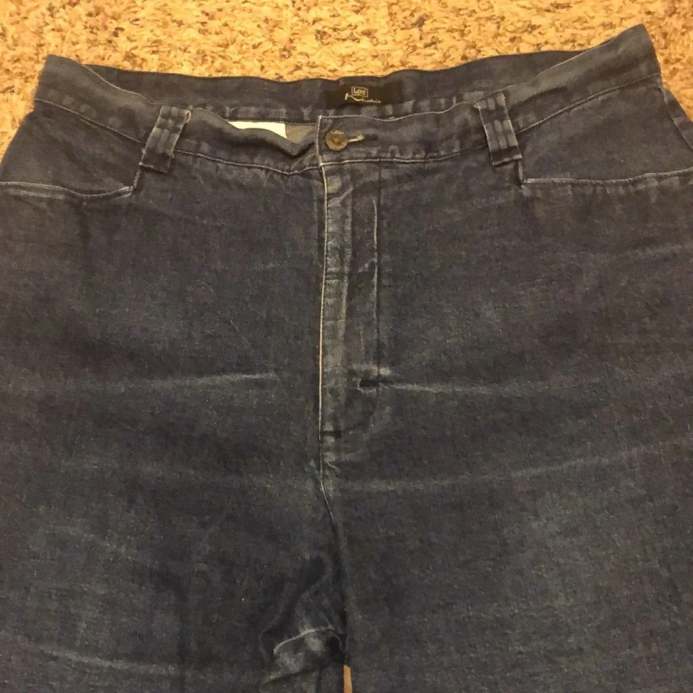 Woman’s Lee Khaki size 16P wide legged pants - Picture 3 of 8